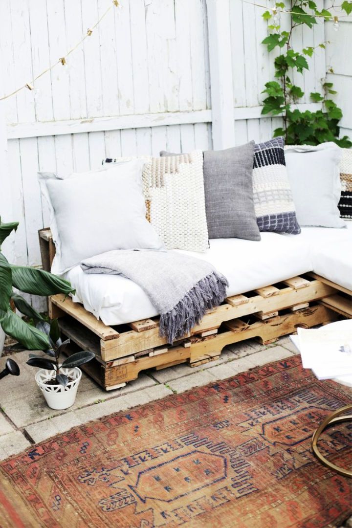 L shaped Pallet Couch