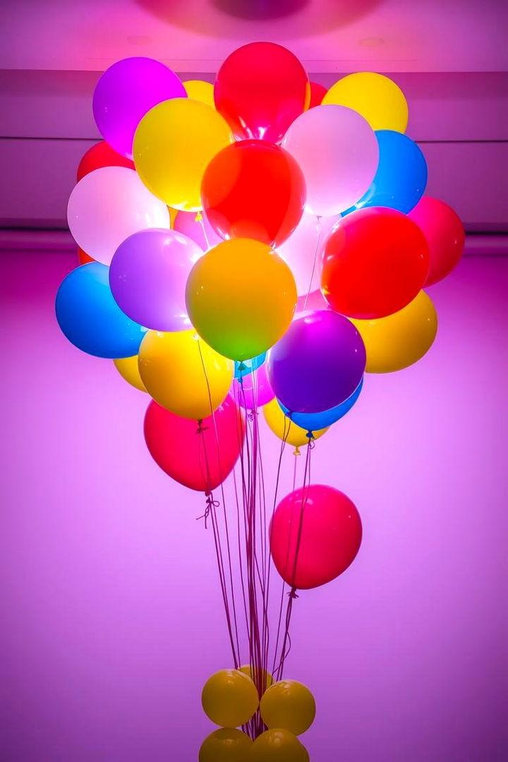 Bold Neon Accent Centerpiece - 22 Balloon Centerpiece Ideas