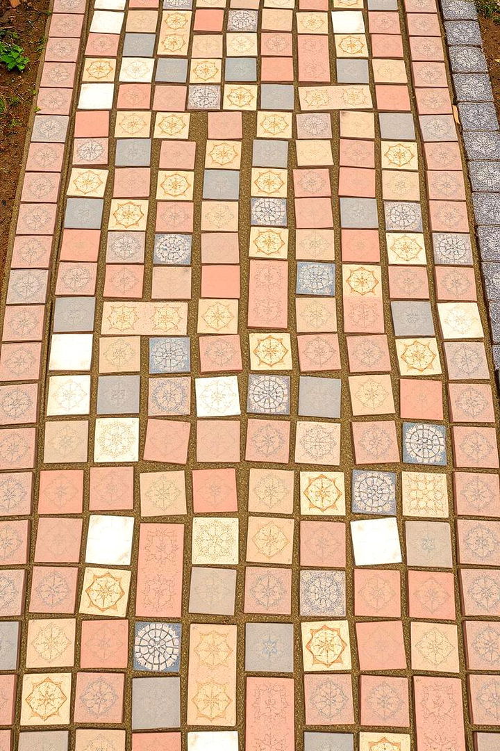 Interlocking Mosaic Tiles - 22 Paver Walkway Ideas