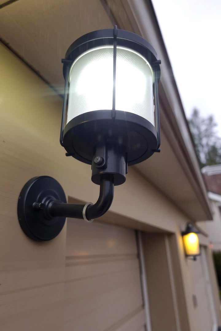 Rugged Lighting for Harsh Weather - 22 Exterior Garage Lighting Ideas