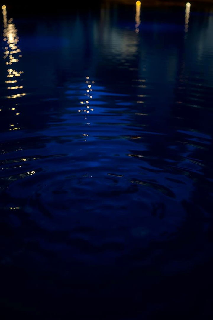 Subtle Underwater Pond Lighting - 22 Backyard Lighting Ideas