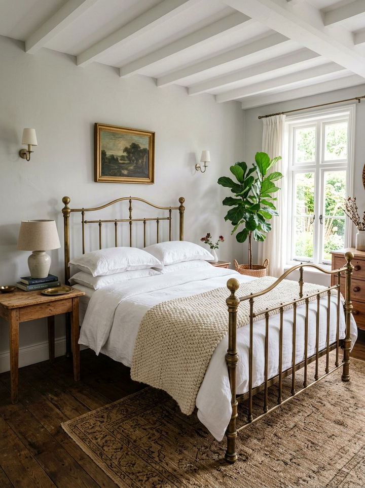 Antique Brass Bed - 30 thrifted bedroom ideas