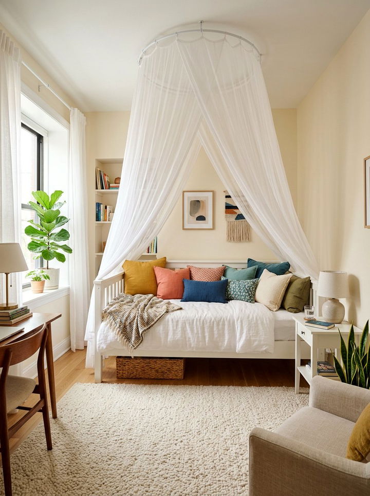 Canopy over daybed - 30 princess bedroom ideas