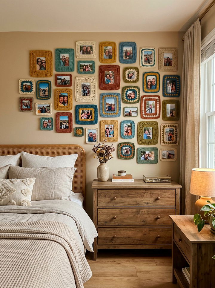 Crochet Picture Frame - 30 crocheted bedroom ideas