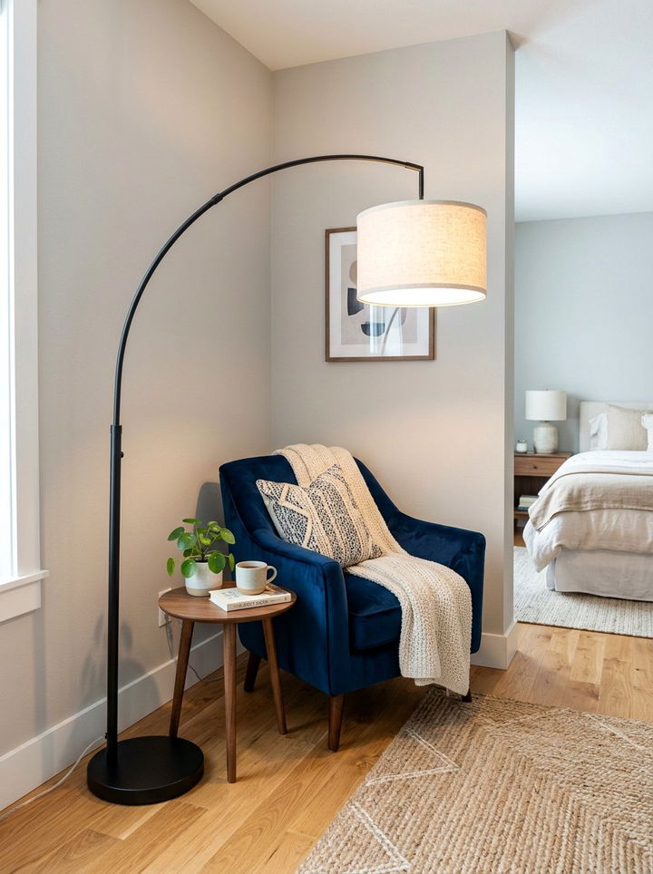 Floor lamp for corner - 30 no drill bedroom ideas