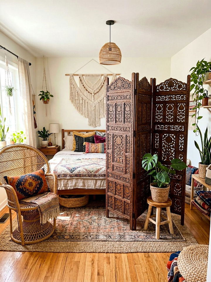 Folding floor screen - 30 bedroom divider ideas