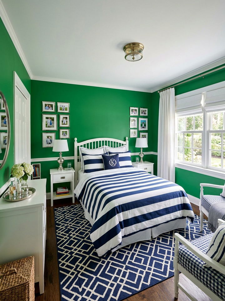 Kelly Green Preppy Bedroom - 30 cool green bedroom ideas
