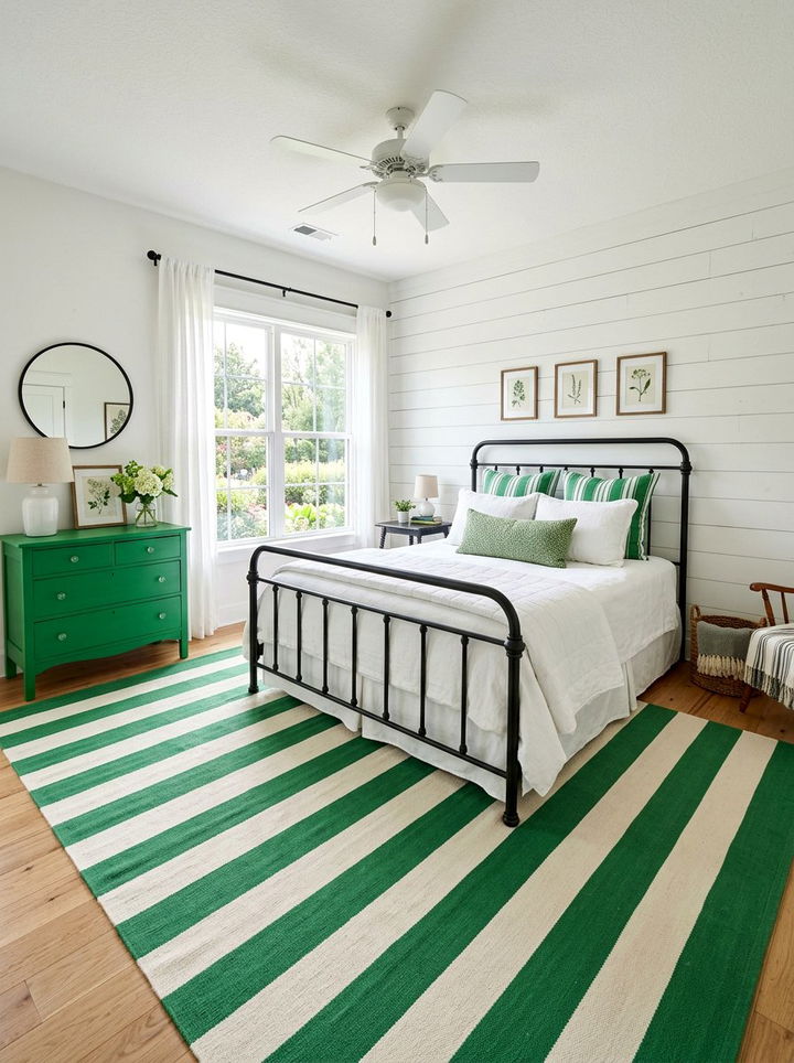 Kelly green farmhouse bedroom - 30 rustic green bedroom ideas