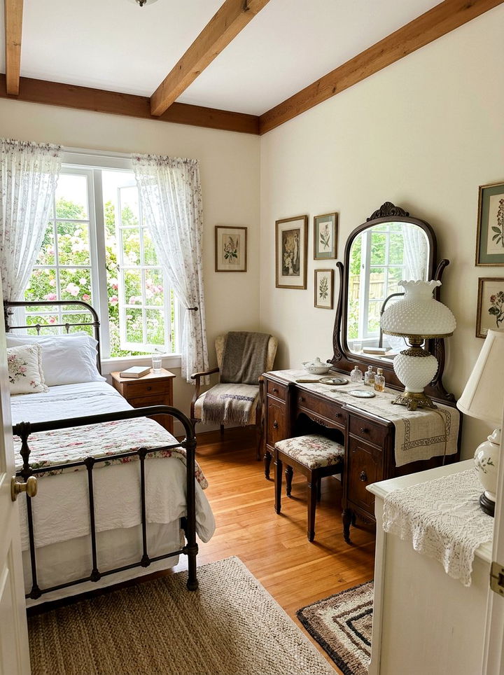 Vintage Milk Glass Lamp - 30 bedroom lamp ideas