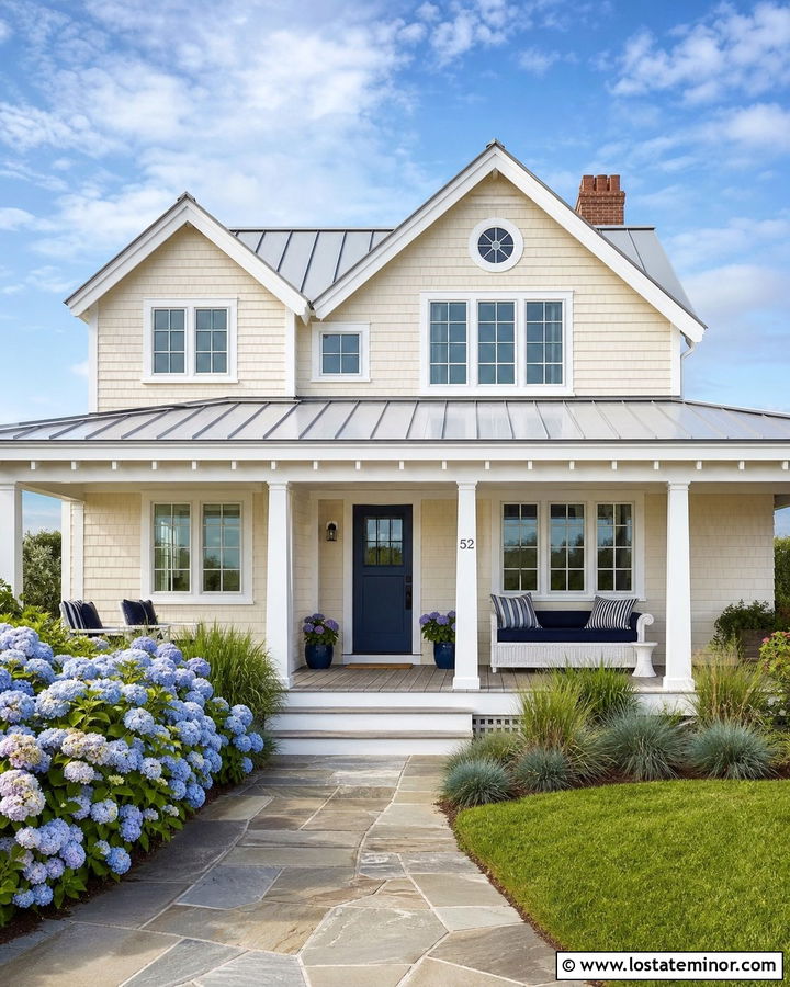 Beige Coastal House With Blue Daybed Cushions - 30 Beige House Design With Daybed Ideas