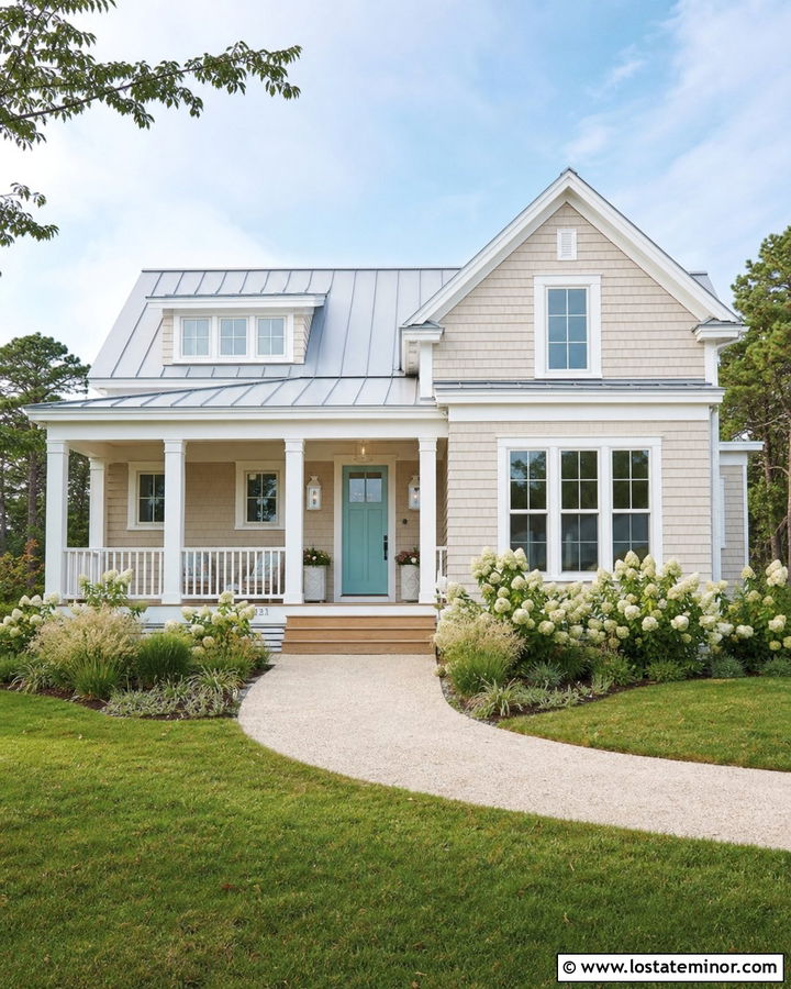 Beige Coastal House With White Outdoor Lights - 30 Beige House Design With Light Fixtures Ideas