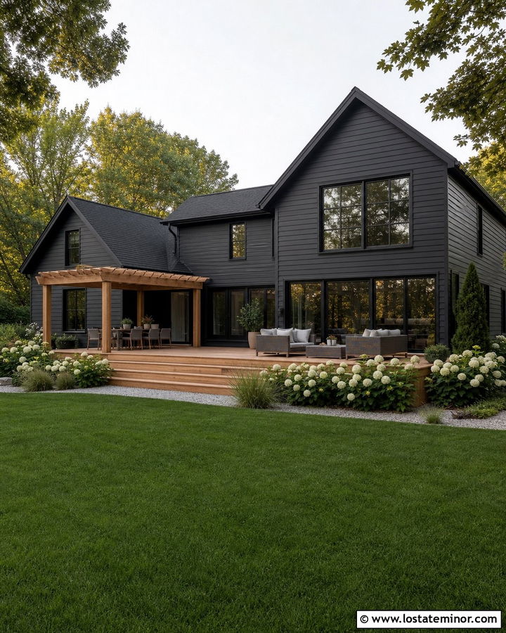 Black House With Cedar Backyard Deck - 30 Black House Design With Backyard Ideas