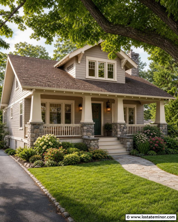 Greige Craftsman With Cream Window Frames - 30 Greige House Design With Window Frames Ideas