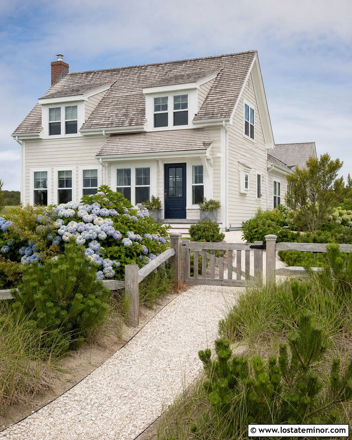 Greige House With Coastal Front Yard - 30 Greige House Design With Front Yard Ideas