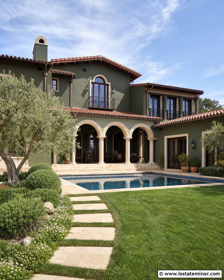 Hunter Green Mediterranean House With Pool Courtyard - 30 Hunter Green House Design With Swimming Pool Ideas