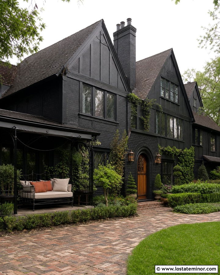 Jet Black Tudor With Canopy Daybed - 30 Jet Black House Design With Daybed Ideas