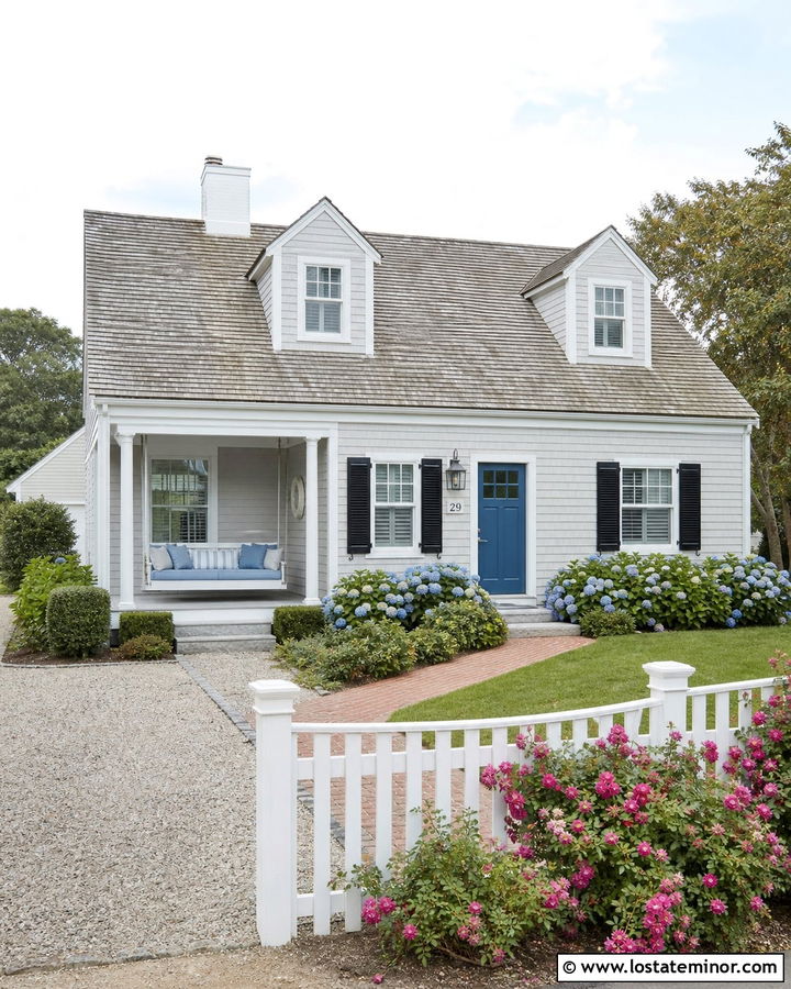 Light Gray Cape Cod With Blue Daybed Swing - 30 Light Grey House Design With Daybed Ideas