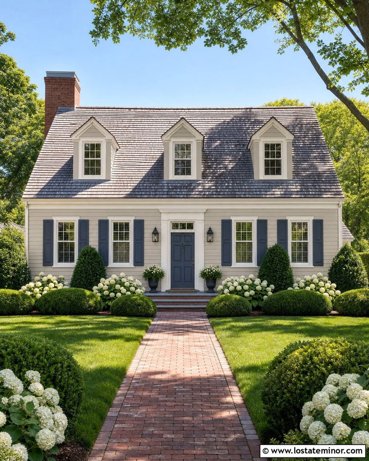 Light Greige House With White Window Frames - 30 Greige House Design With Window Frames Ideas