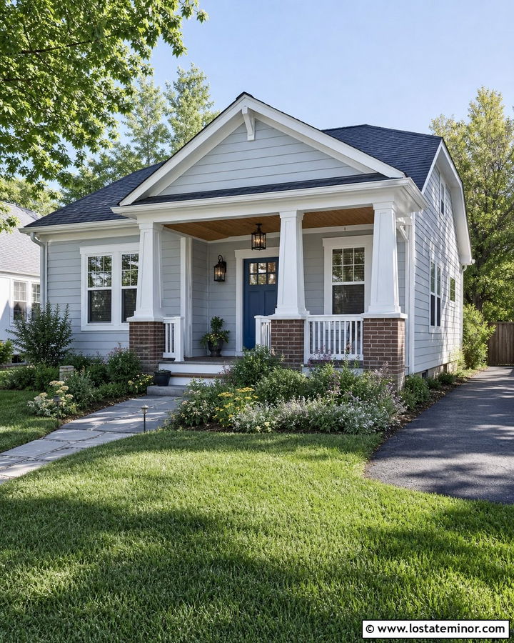 Light Grey Siding With A Blue Front Door - 30 Light Grey House Design With Siding Ideas