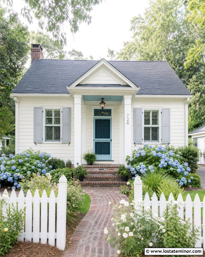 Linen White Cottage With Pale Blue Screen Door - 30 Warm White House Design With Screen Door Ideas