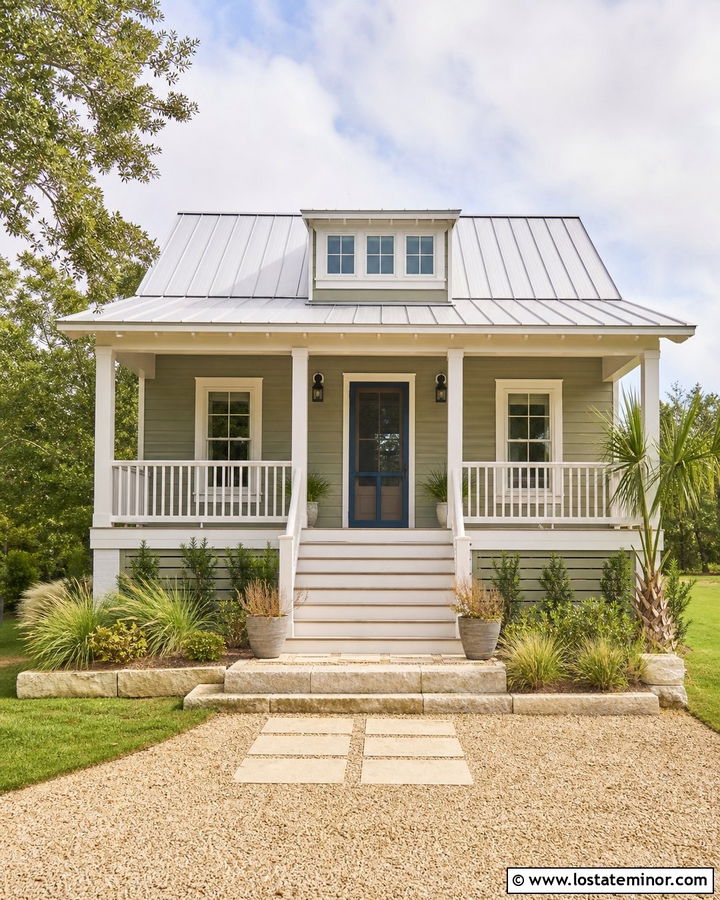 Moss Green Coastal House With Navy Screen Door - 30 Moss Green House Design With Screen Door Ideas