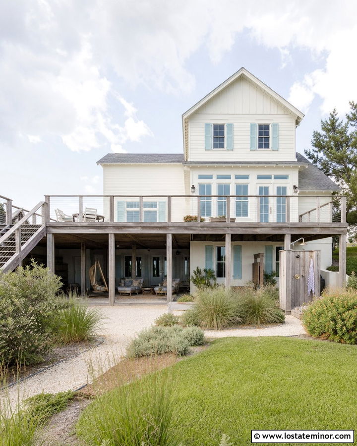 Off White Coastal House With Raised Back Deck - 30 Off White House Design With Backyard Ideas