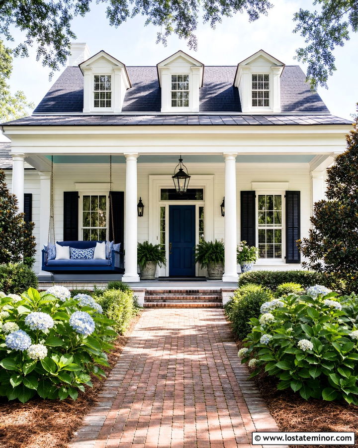 Off White Southern House With Blue Daybed - 30 Off White House Design With Daybed Ideas