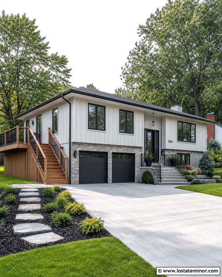 Off White Split Level With Side Deck - 30 Off White House Design With Deck Ideas