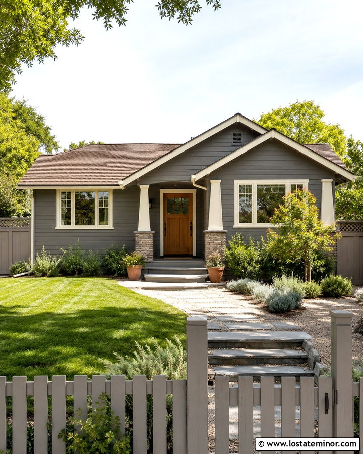 Slate Grey House With Taupe Wood Fence - 30 Slate Grey House Design With Fence Ideas