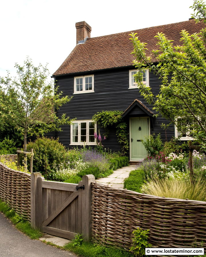 Soft Black Cottage House With Willow Fence - 30 Soft Black House Design With Fence Ideas