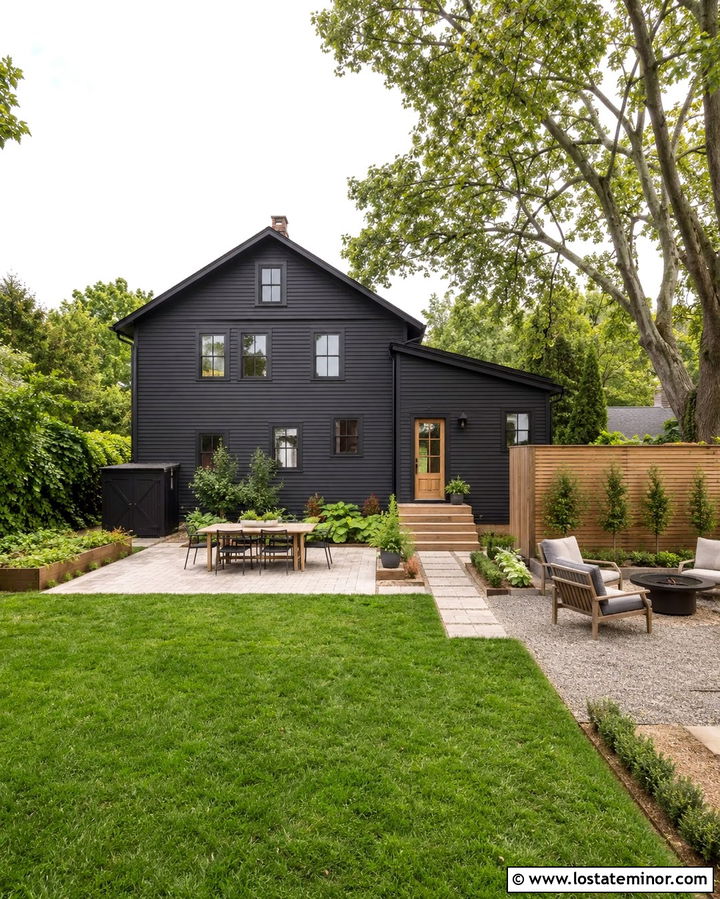 Soft Black House With Family Backyard - 30 Soft Black House Design With Backyard Ideas