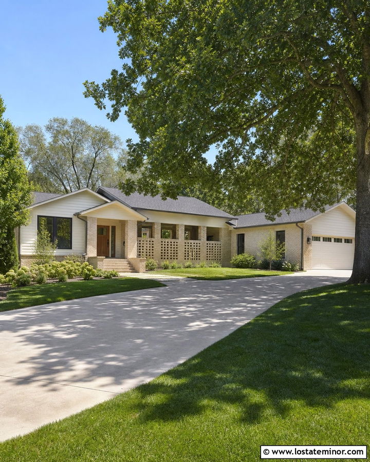 Warm White Ranch With Brick Breezeway - 30 Warm White House Design With Brick Accents Ideas