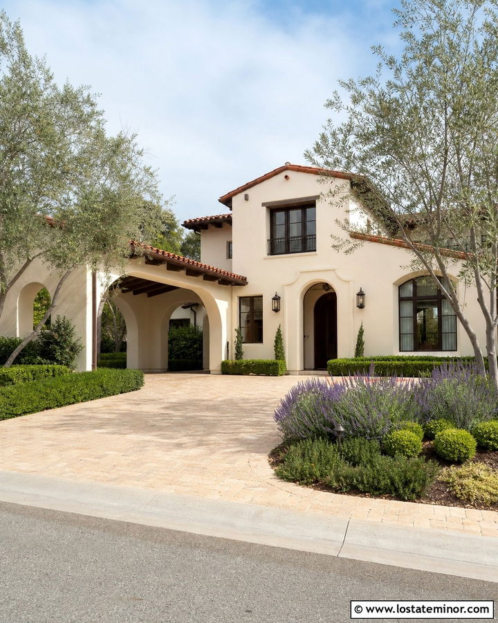 Warm White Stucco House With Arched Carport - 30 Warm White House Design With Carport Ideas