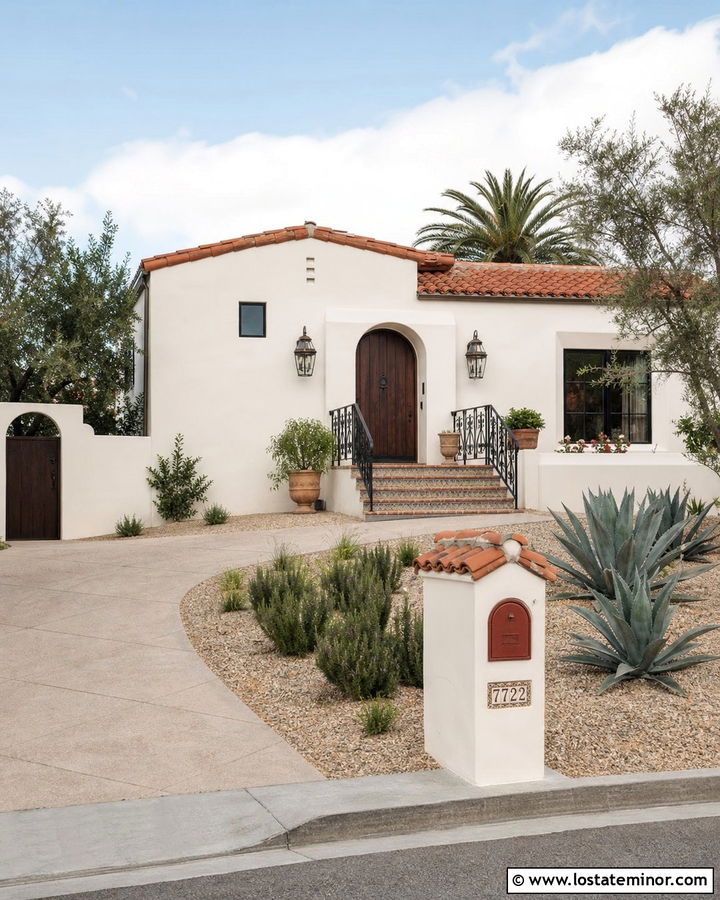 Warm White Stucco House With Terracotta Mailbox - 30 Warm White House Design With Mailbox Ideas