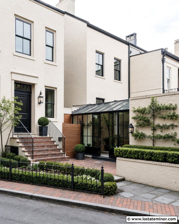 Warm White Townhouse With Courtyard Sunroom - 30 Warm White House Design With Sunroom Ideas