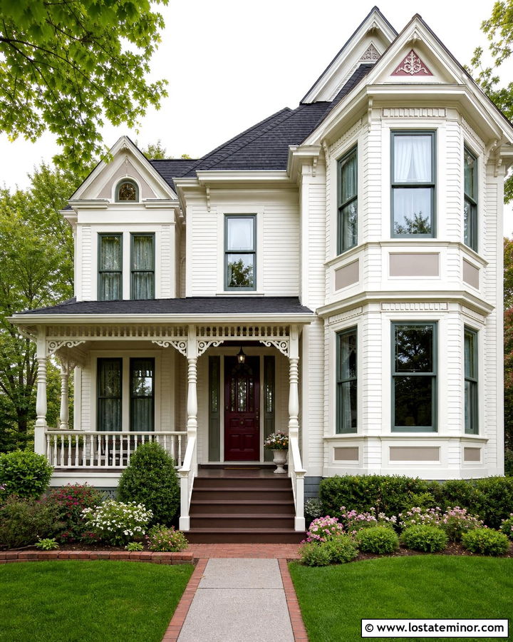 Warm White Victorian With Painted Panel Wainscoting - 30 Warm White House Design With Wainscoting Ideas