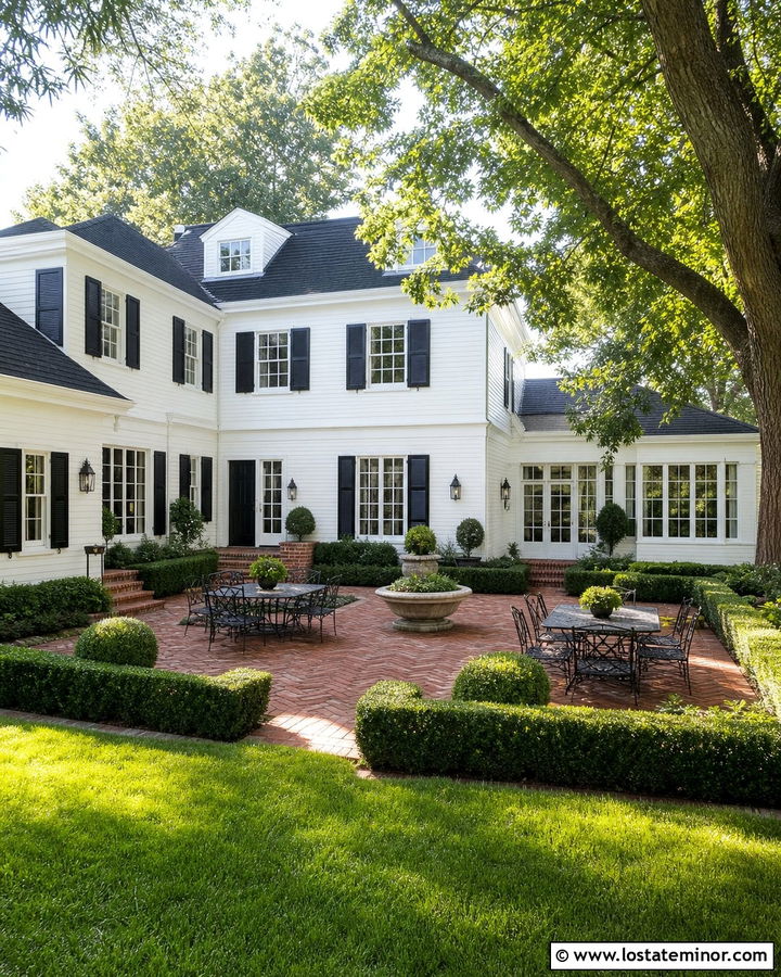 White Colonial House With Brick Backyard Courtyard - 30 White House Design With Backyard Ideas