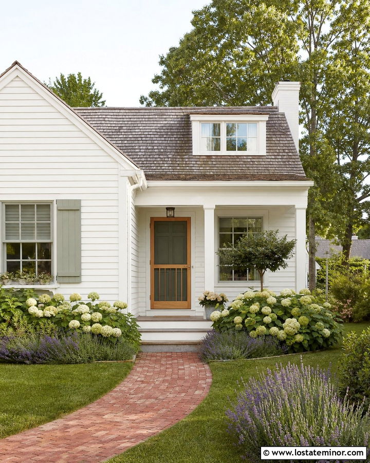 White Cottage With Wood Screen Door - 30 White House Design With Screen Door Ideas