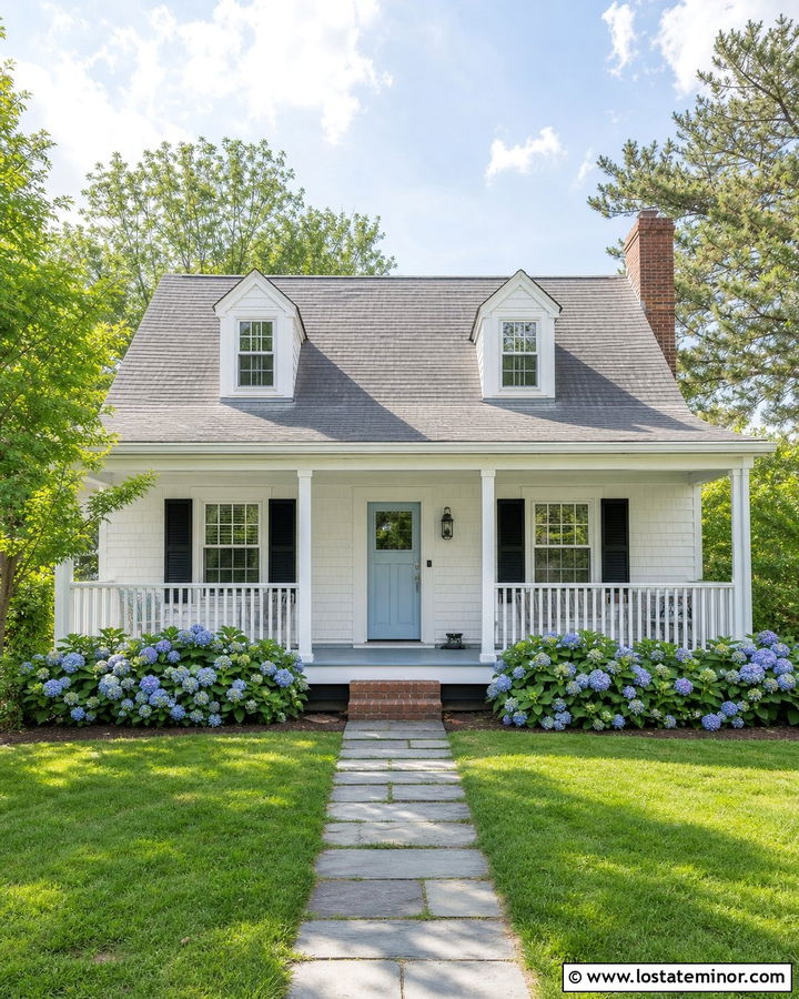 White House With Vinyl Railings - 30 White House Design With Railings Ideas