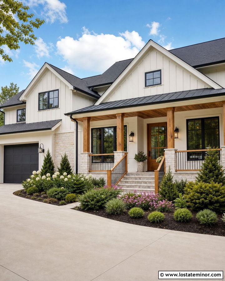 White House With Wood And Metal Railings - 30 White House Design With Railings Ideas