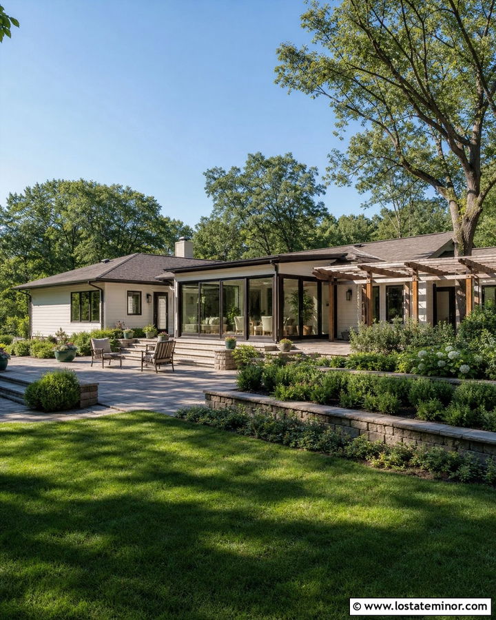 White Ranch House With Rear Sunroom - 30 White House Design With Sunroom Ideas
