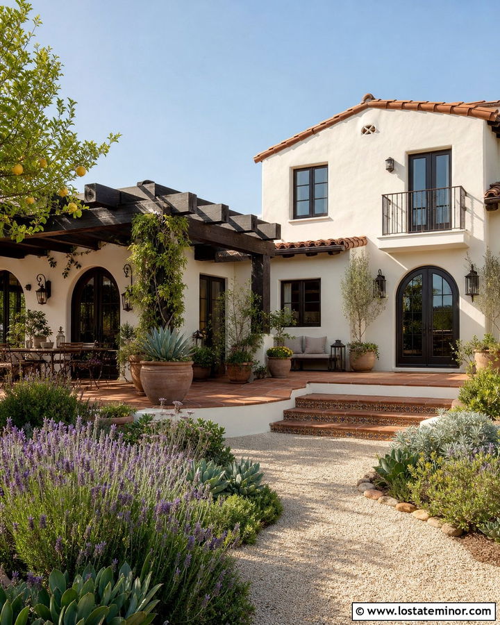 White Spanish House With Courtyard Pergola - 30 White House Design With Pergola Ideas