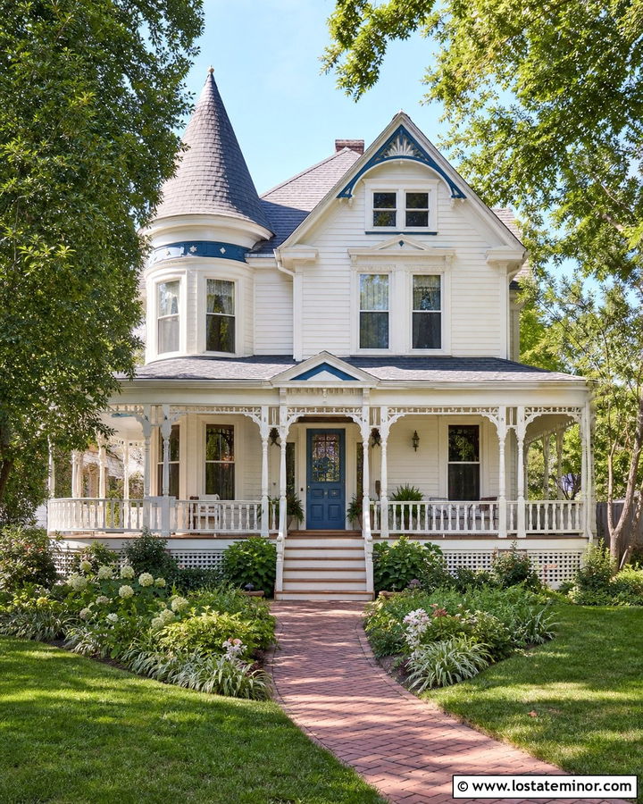 White Victorian House With Decorative Front Porch - 30 White House Design With Front Porch Ideas