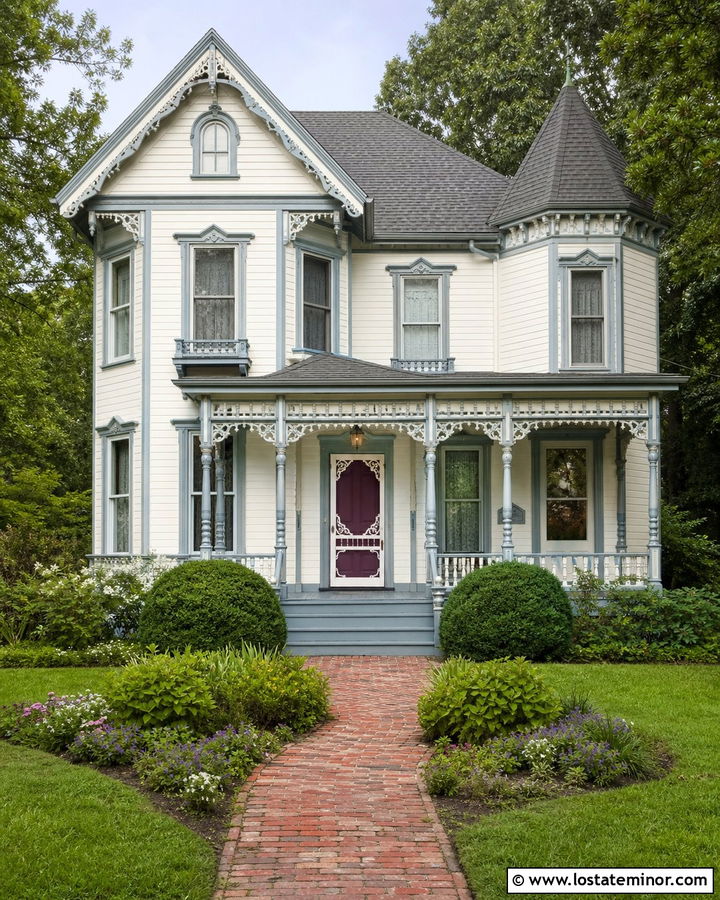 White Victorian House With Decorative Screen Door - 30 White House Design With Screen Door Ideas